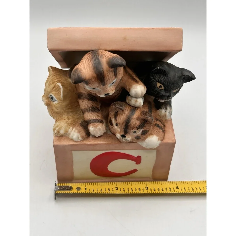 Vintage‎ 1981 MANN Cats In The Box Ceramic Music Box